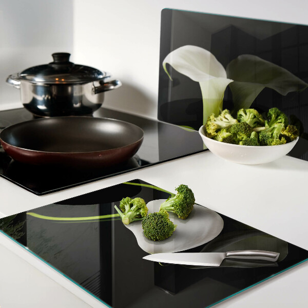 Glazen snijplanken Lelie op een zwarte achtergrond