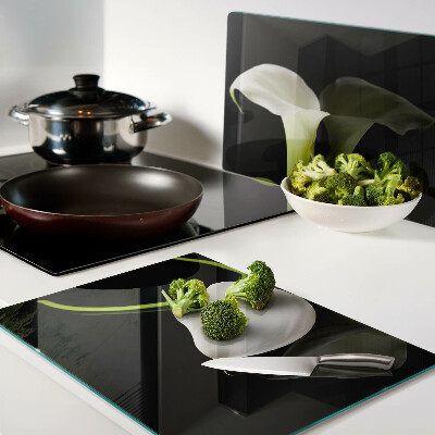 Glazen snijplanken Lelie op een zwarte achtergrond