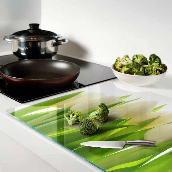 Deska kuchenna szklana Tulipany na tle zielonych liści