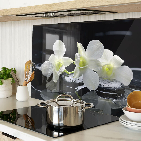 Snijplanken van glas Orchideeën op een zwarte achtergrond