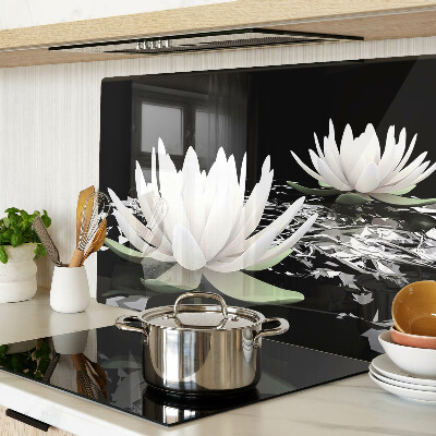 Glazen snijplanken Waterlelies op een zwarte achtergrond