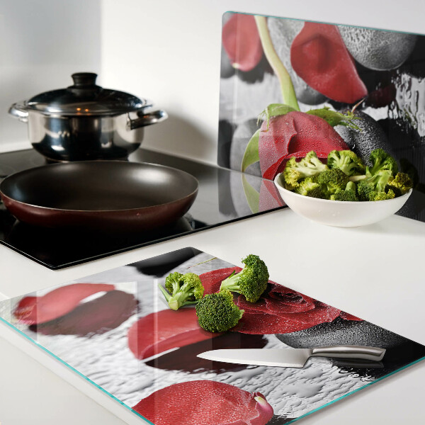 Szklana deska kuchenna Róża na kamieniach z kroplami wody