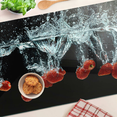 Snijplanken glas Aardbeien in water