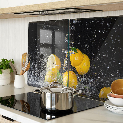 Snijplanken van glas Citroenen in water