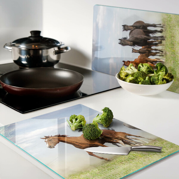 Szklana deska do krojenia Galopujące konie na łące