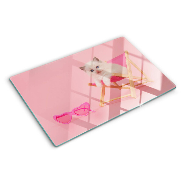 Snijplanken glas Een kitten op een ligstoel tegen een roze achtergrond.