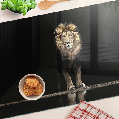 Szklana deska kuchenna Lew na ciemnym tle