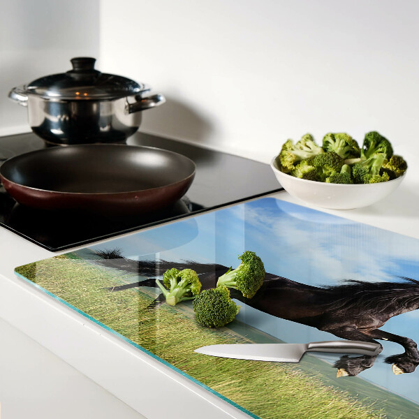 Deska kuchenna szklana Czarny koń na łące