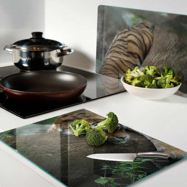 Glazen snijplanken Tijger op een boomstam