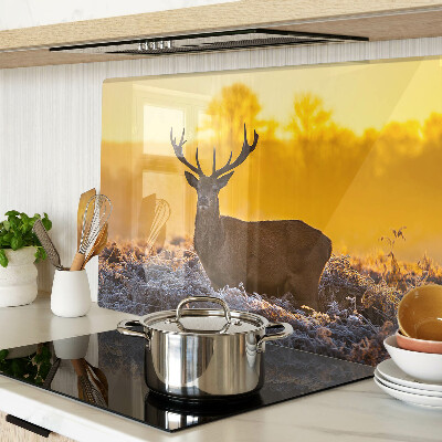 Szklana deska kuchenna Jeleń na tle porannego krajobrazu