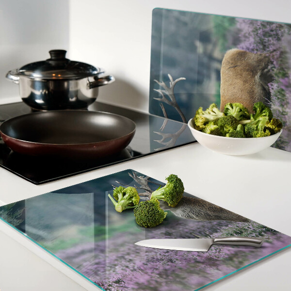 Snijplanken van glas Herten in een lavendellandschap