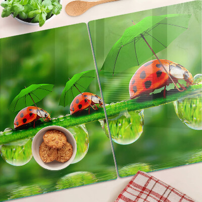 Deska kuchenna szklana Biedronki na liściach z kroplami wody