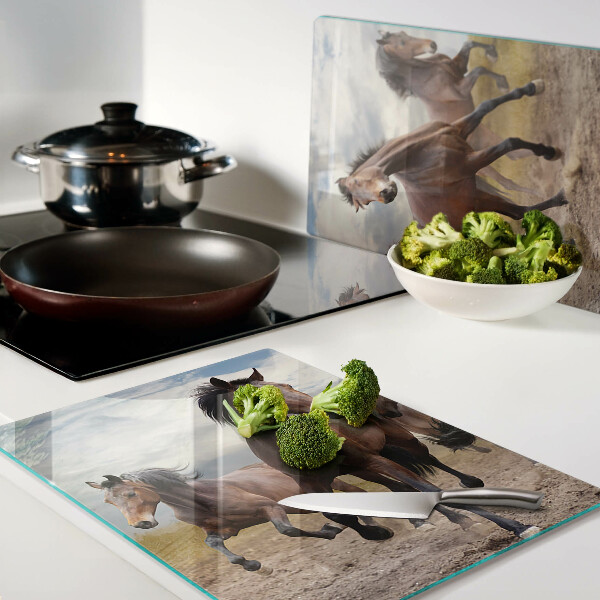 Snijplanken glas Paarden rennen in de wei.