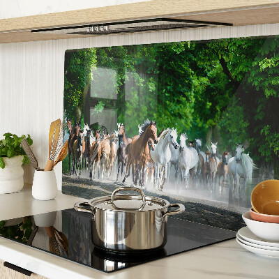 Snijplanken van glas Galopperende paarden in de natuur