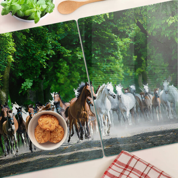 Snijplanken van glas Galopperende paarden in de natuur