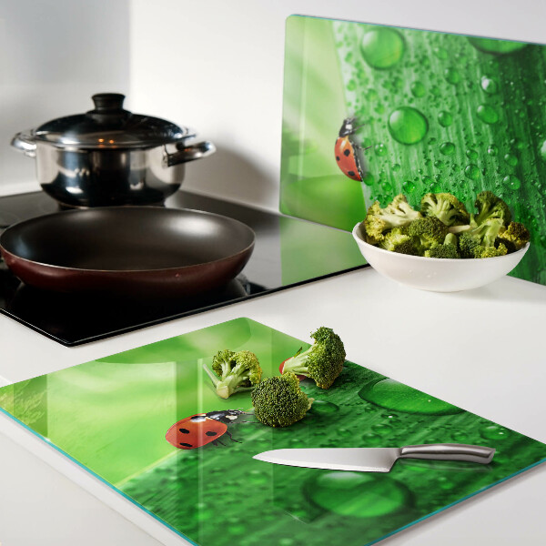 Snijplanken glas Lieveheersbeestjes op een groene achtergrond