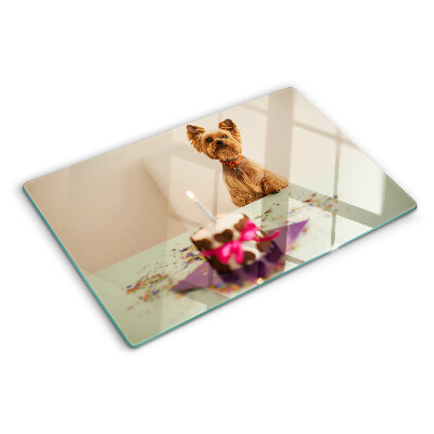 Szklana deska do krojenia Pies przy stole z tortem