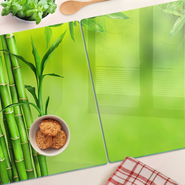 Szklana deska do krojenia Bamboo on a green background