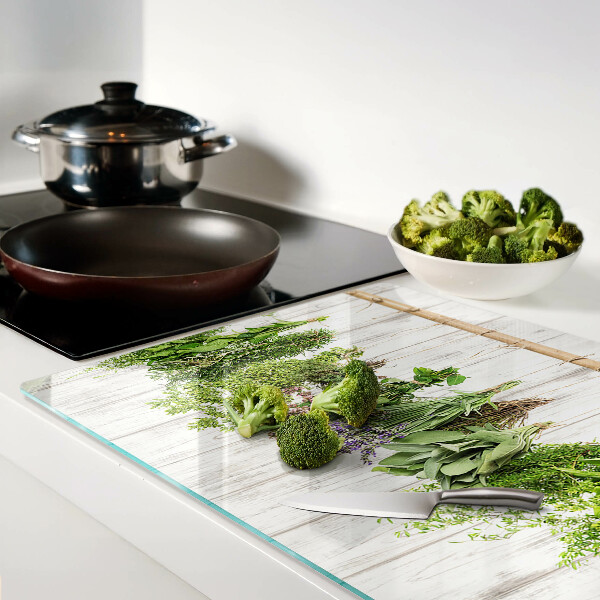 Szklana deska do krojenia Zioła na tle drewnianym