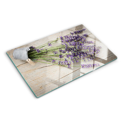 Snijplanken van glas Lavendel in een pot op een houten achtergrond