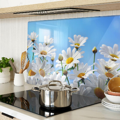 Glazen snijplanken Madeliefjes op een blauwe achtergrond