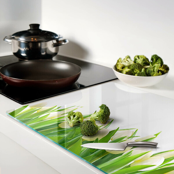 Deska kuchenna szklana Tulipany w zielonej trawie