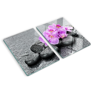 Snijplanken glas Bloemen en stenen tegen een achtergrond van water.