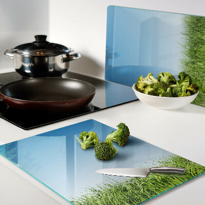Snijplanken glas Groene weide onder een blauwe hemel