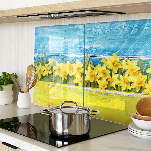 Szklana deska kuchenna Kwiaty żonkili na tle nieba
