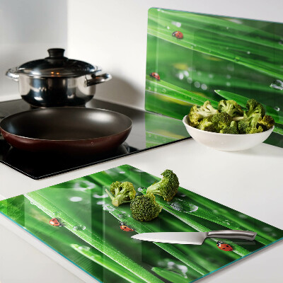 Glazen snijplanken Waterdruppels op gras met lieveheersbeestjes