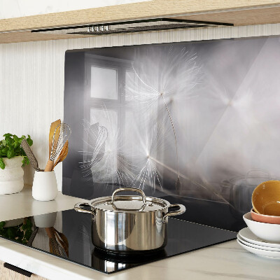 Szklana deska kuchenna Puszyste dmuchawce na tle okna