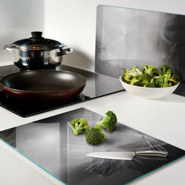 Szklana deska kuchenna Puszyste dmuchawce na tle okna