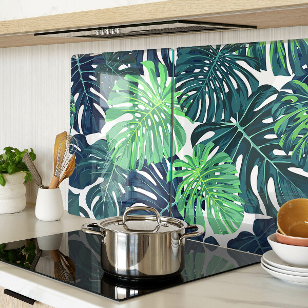 Glazen snijplanken Monstera-bladeren op een tropische achtergrond
