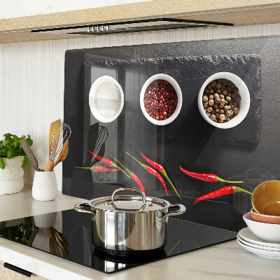 Szklana deska do krojenia Przyprawy i czerwone papryczki