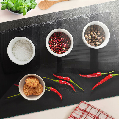 Szklana deska do krojenia Przyprawy i czerwone papryczki