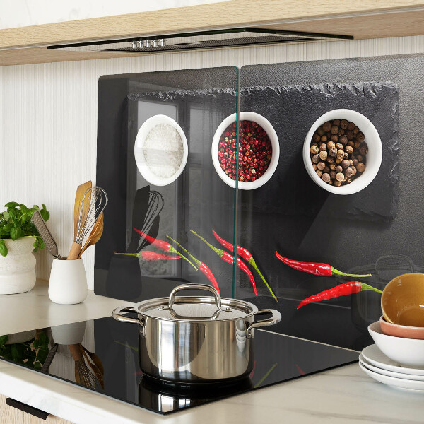 Szklana deska do krojenia Przyprawy i czerwone papryczki