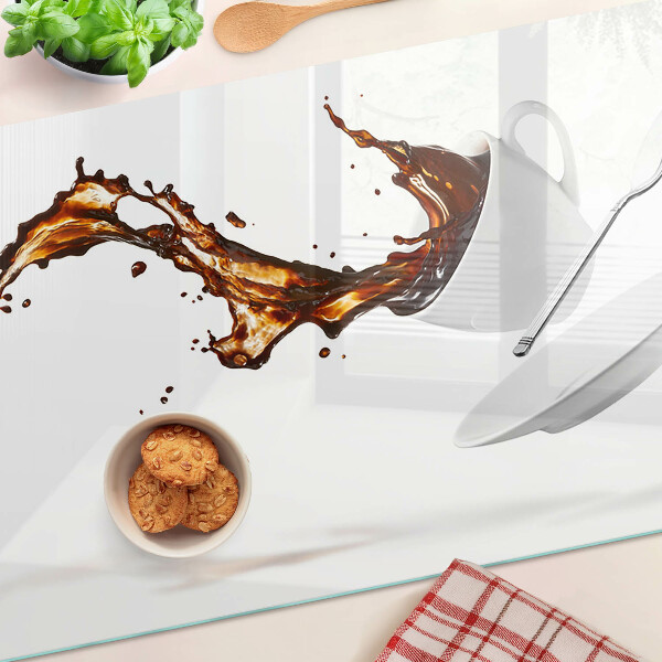 Szklana deska do krojenia Kawa i rozpryskujący się napój