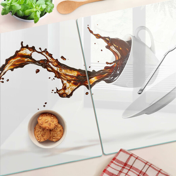 Szklana deska do krojenia Kawa i rozpryskujący się napój