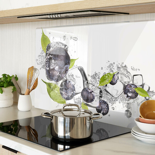 Szklana deska kuchenna Śliwki w wodzie z liśćmi