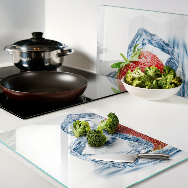 Szklana deska kuchenna Truskawka w lodzie