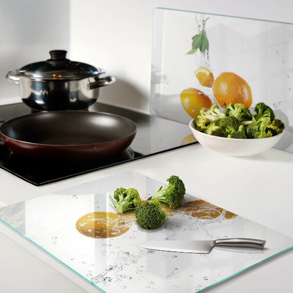 Snijplanken van glas Citrusvruchten met water