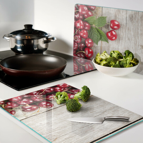 Snijplanken van glas Kersen op een houten achtergrond