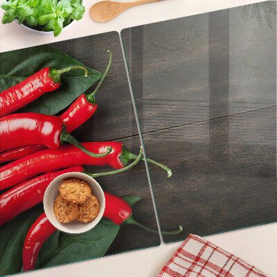 Szklana deska do krojenia Papryczki chili na tle drewnianym