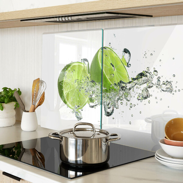 Snijplanken van glas Citroenen in bruiswater