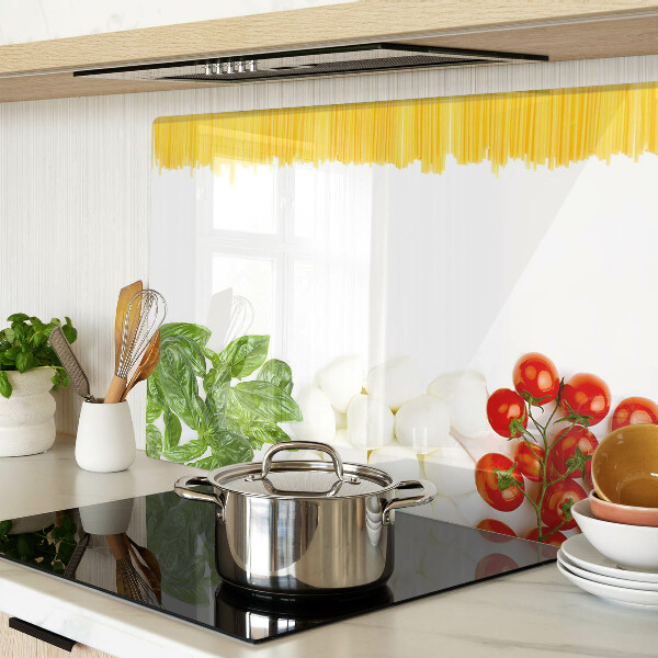 Snijplanken van glas Pasta met kruiden en tomaten