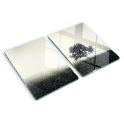 Szklana deska do krojenia Drzewo w mglistym krajobrazie