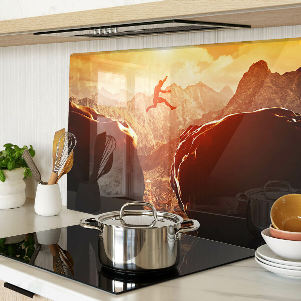 Szklana deska kuchenna Skok w górach przy zachodzie słońca