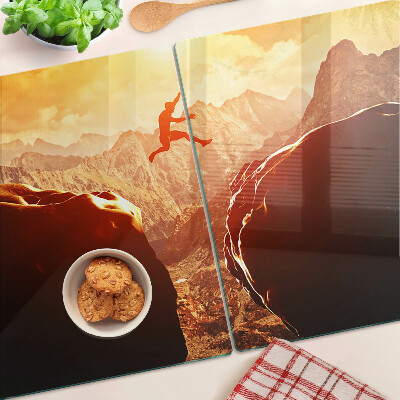 Szklana deska kuchenna Skok w górach przy zachodzie słońca