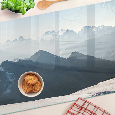 Szklana deska do krojenia Górski krajobraz w chmurach