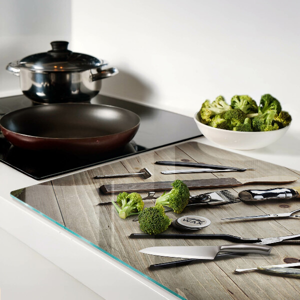 Deska kuchenna szklana Narzędzia fryzjerskie na drewnianym tle